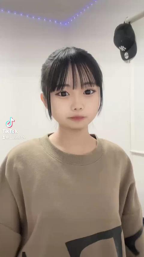 ＊ゆのちゃみ＊ ♡ supreme 2025 week1💓 ニット帽とハートが可愛いTシャツ でかめ