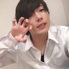 てる