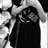 な な み